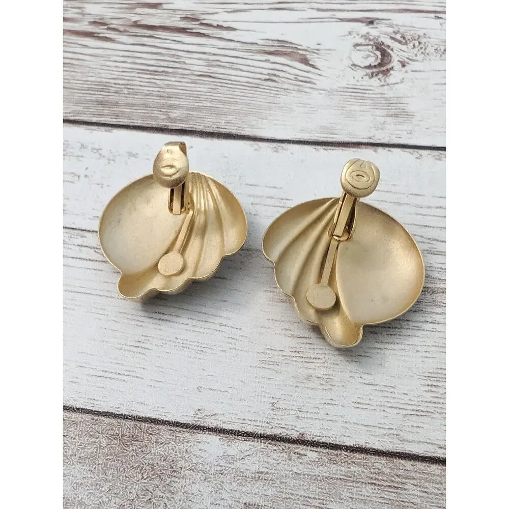 Vintage Clip On Earrings - Gold Tone Fancy Design - Short Clips